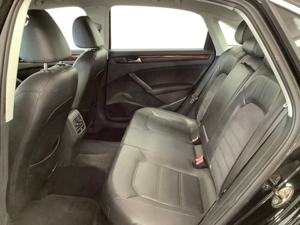 Used 2013 Volkswagen Passat TDI SEL Premium FWD image 6