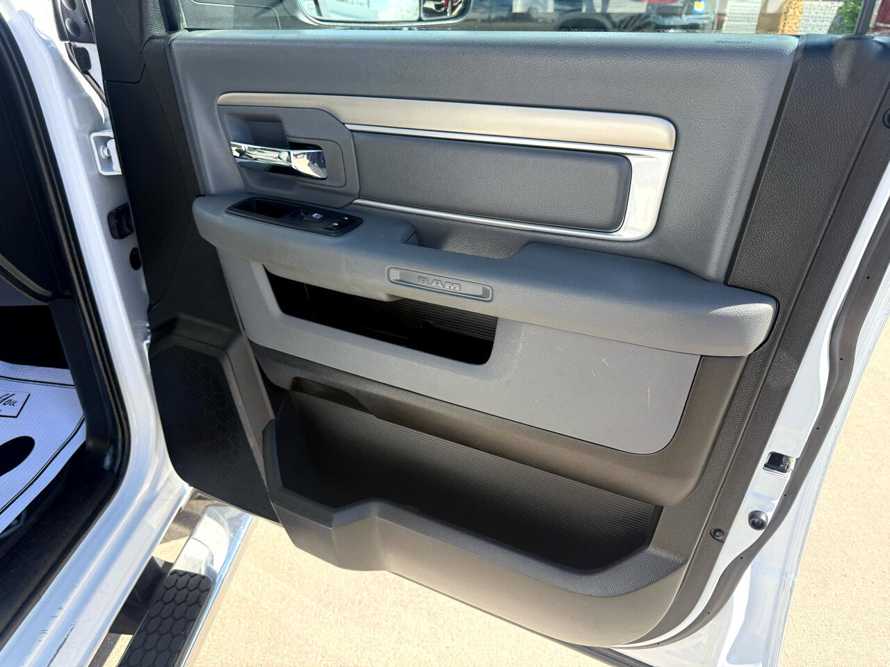 Used 2019 RAM 1500 Classic SLT image 16