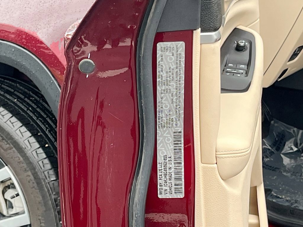 Certified 2025 Jeep Grand Cherokee Limited w/ Luxury Tech Group II image 31