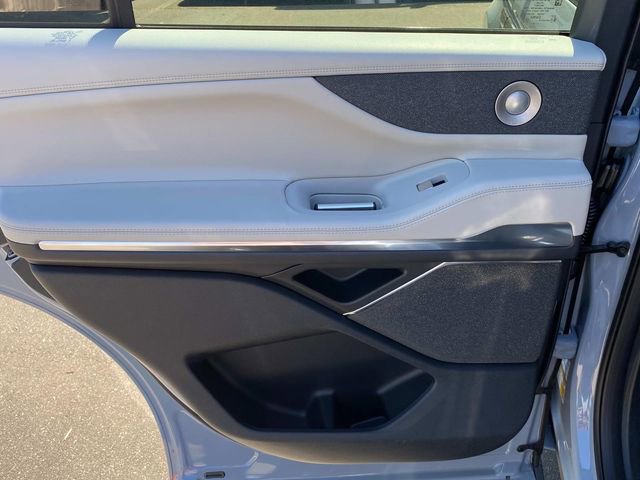 New 2026 Lincoln Navigator Reserve w/ Jet Appearance Package AWD/4WD image 9