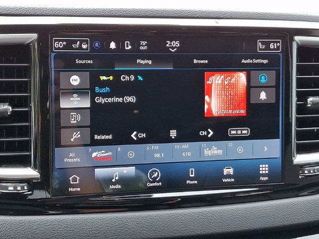 Used 2024 Chrysler Pacifica Touring-L FWD image 18