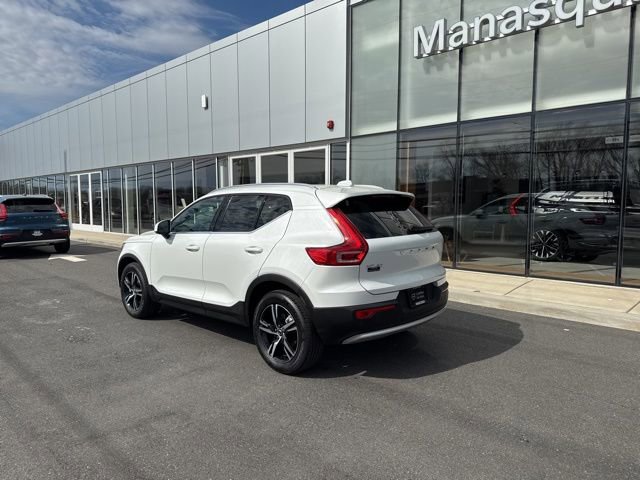 Certified 2025 Volvo XC40 B5 Core image 3
