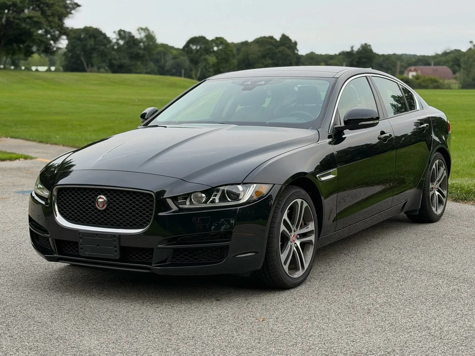 Used 2017 Jaguar XE Premium AWD/4WD image 9