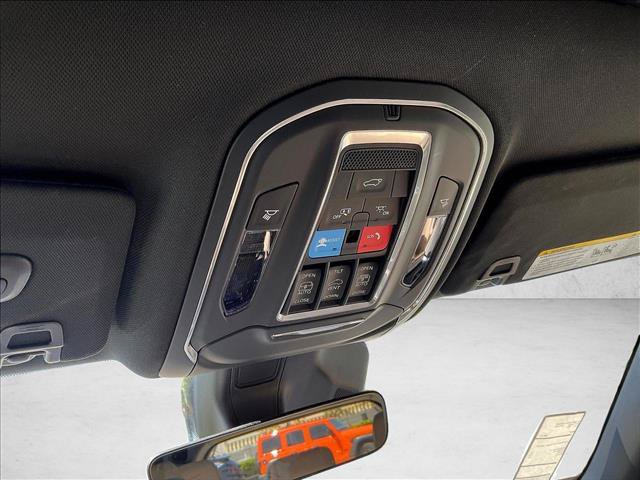 Used 2025 Jeep Grand Cherokee Limited w/ Black Appearance Package RWD image 21