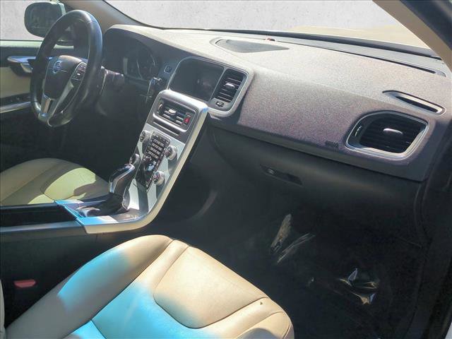 Used 2018 Volvo S60 T5 Inscription image 26