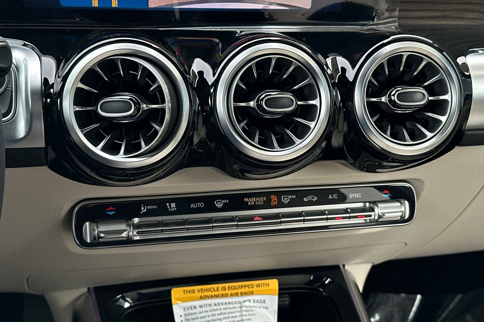 New 2026 Mercedes-Benz GLB 250 image 18