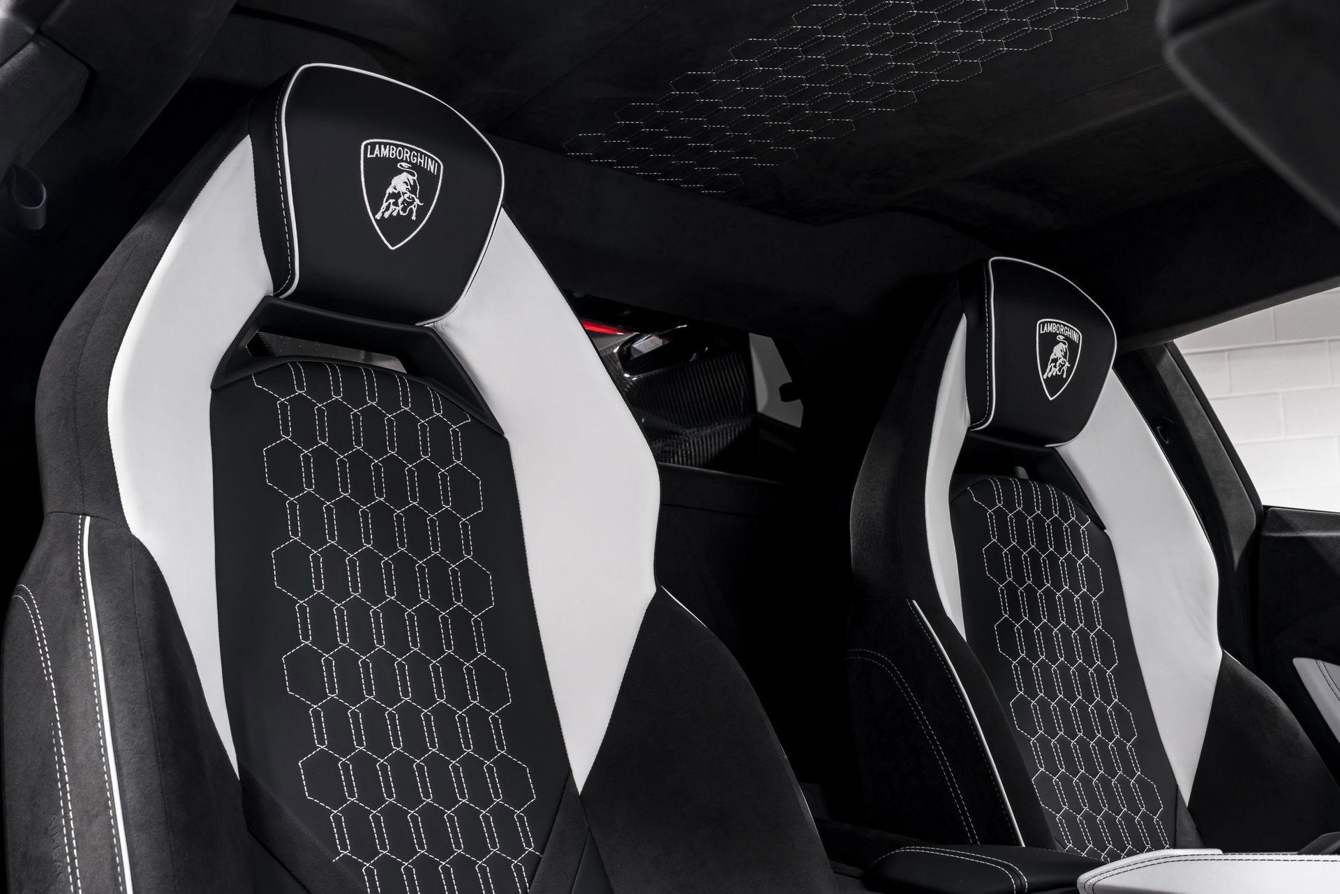 Used 2024 Lamborghini Revuelto image 29