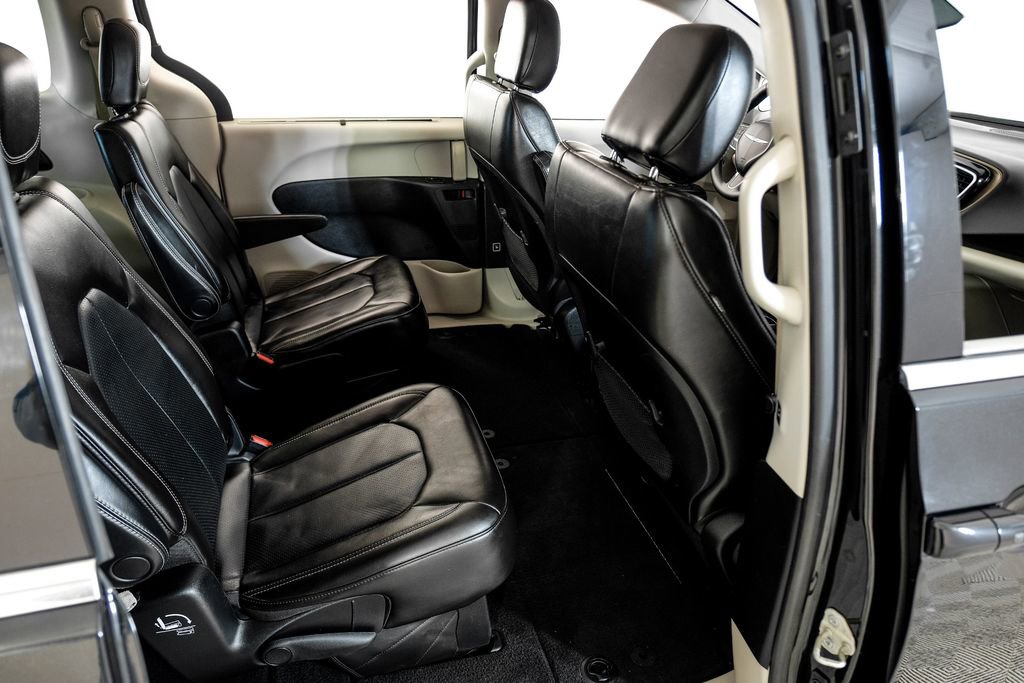 Used 2020 Chrysler Voyager Lxi image 35