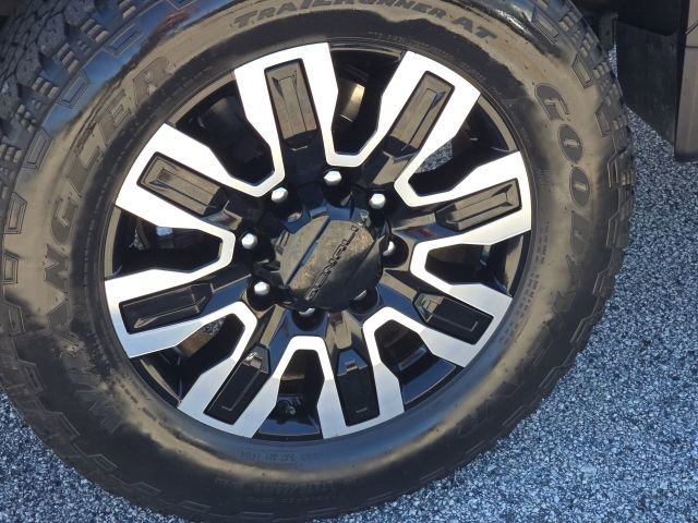 Used 2025 GMC Sierra 2500 Denali Ultimate image 12