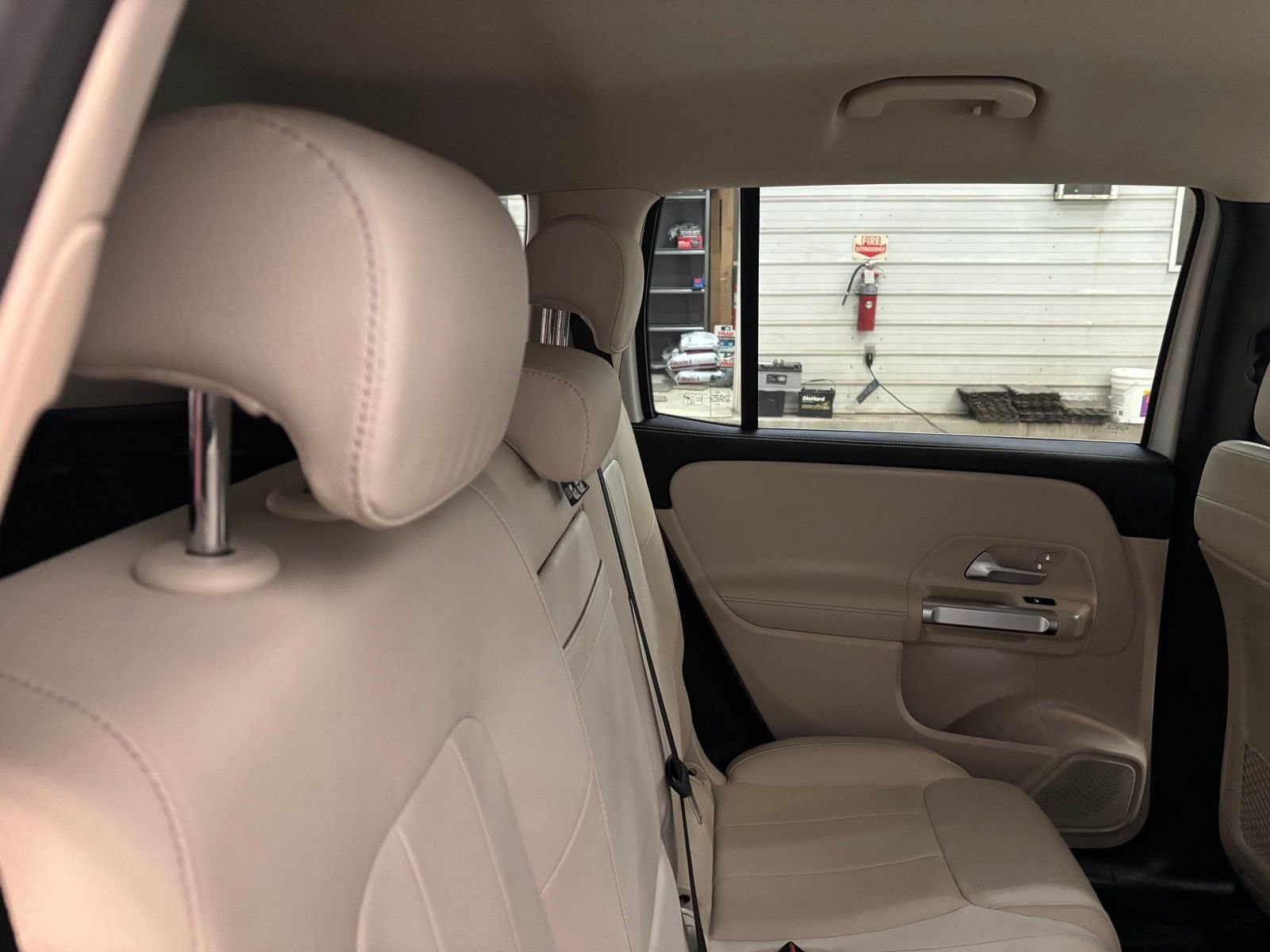 Used 2021 Mercedes-Benz GLB 250 4MATIC image 32