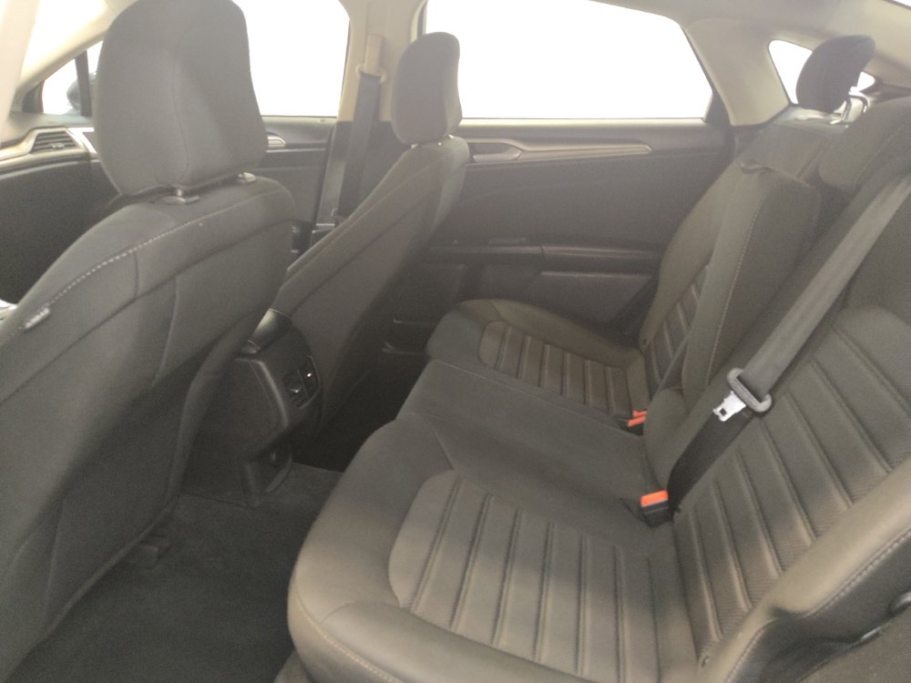 Used 2020 Ford Fusion SE image 18