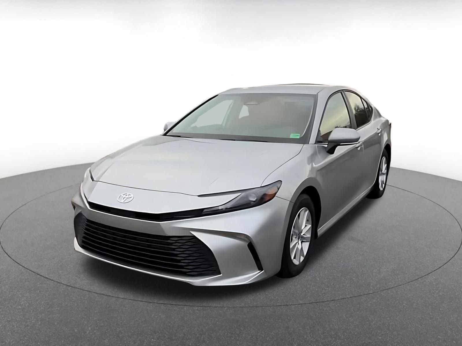 Used 2025 Toyota Camry LE image 7