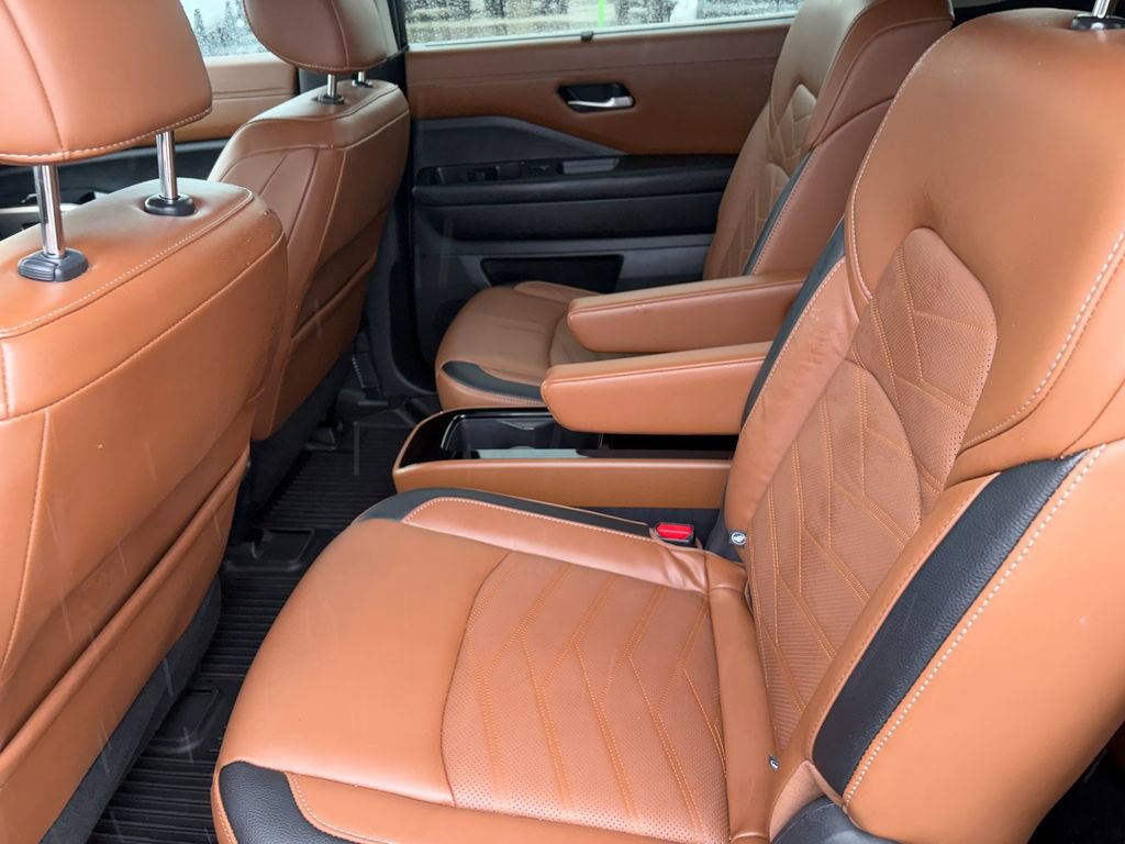 Used 2022 Nissan Pathfinder Platinum w/ Cargo Package image 25