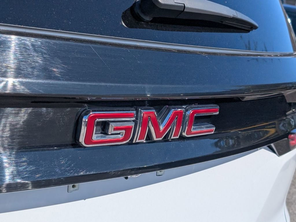 Used 2025 GMC Acadia Elevation image 16