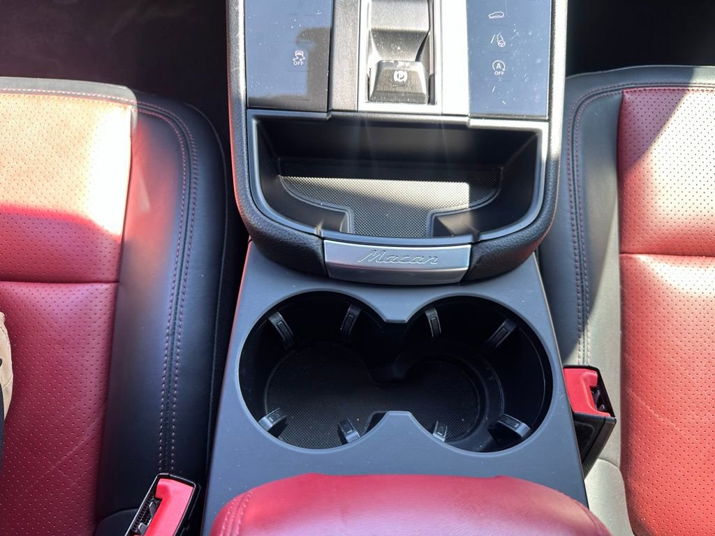 Used 2023 Porsche Macan image 25