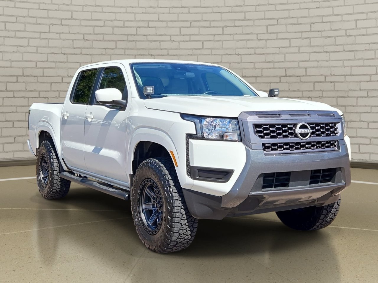 Used 2025 Nissan Frontier SV RWD image 3