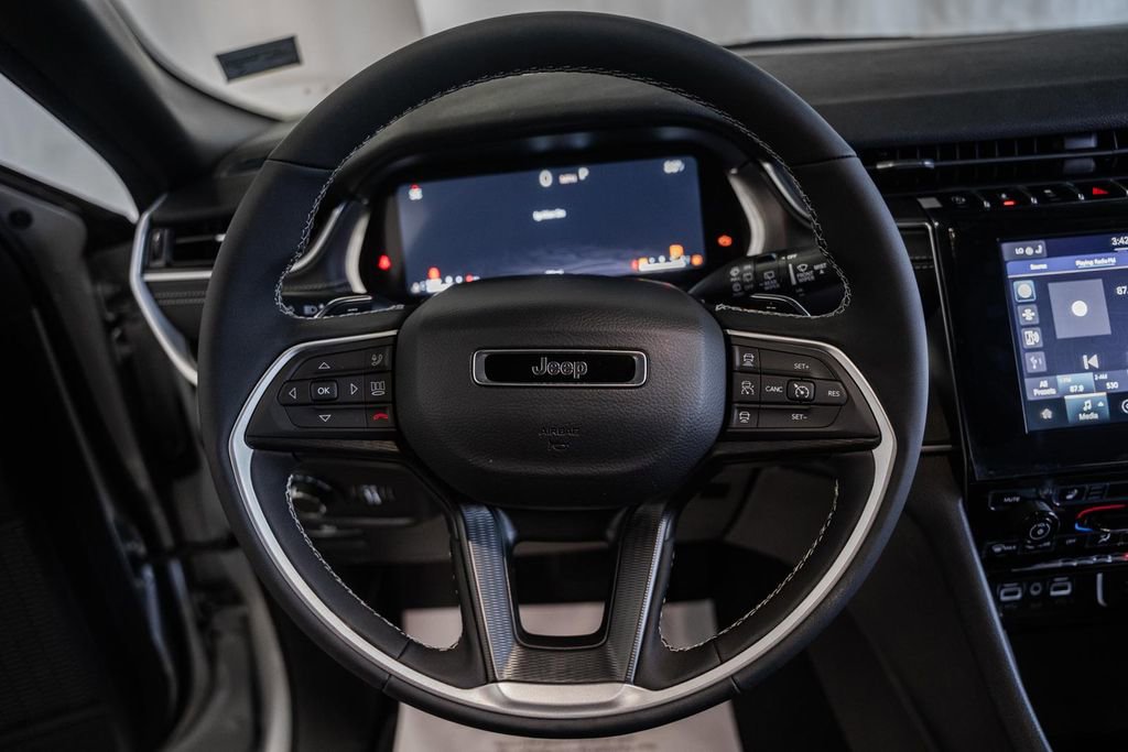 New 2025 Jeep Grand Cherokee Altitude image 28