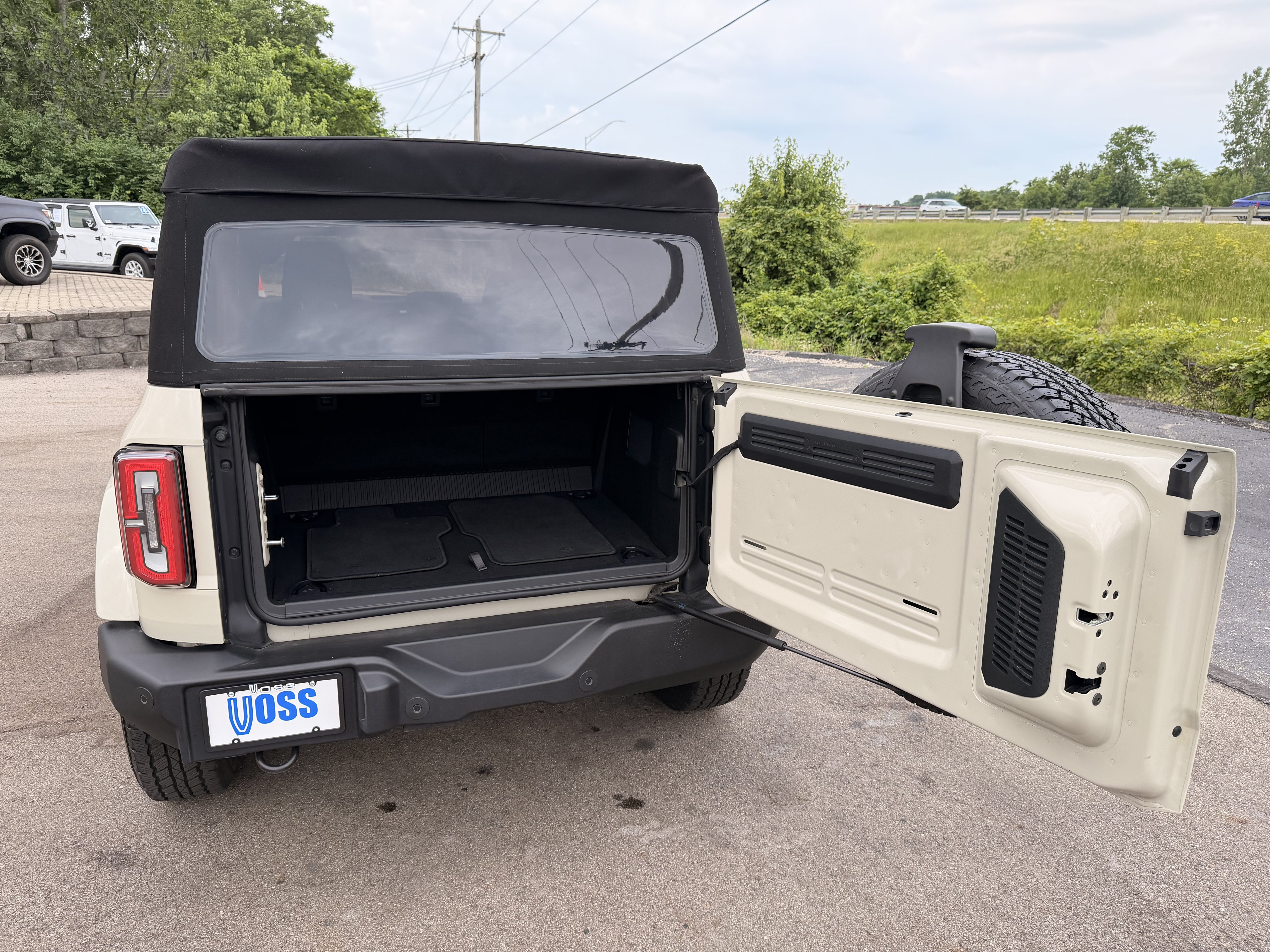 Used 2025 Ford Bronco Outer Banks AWD/4WD image 12