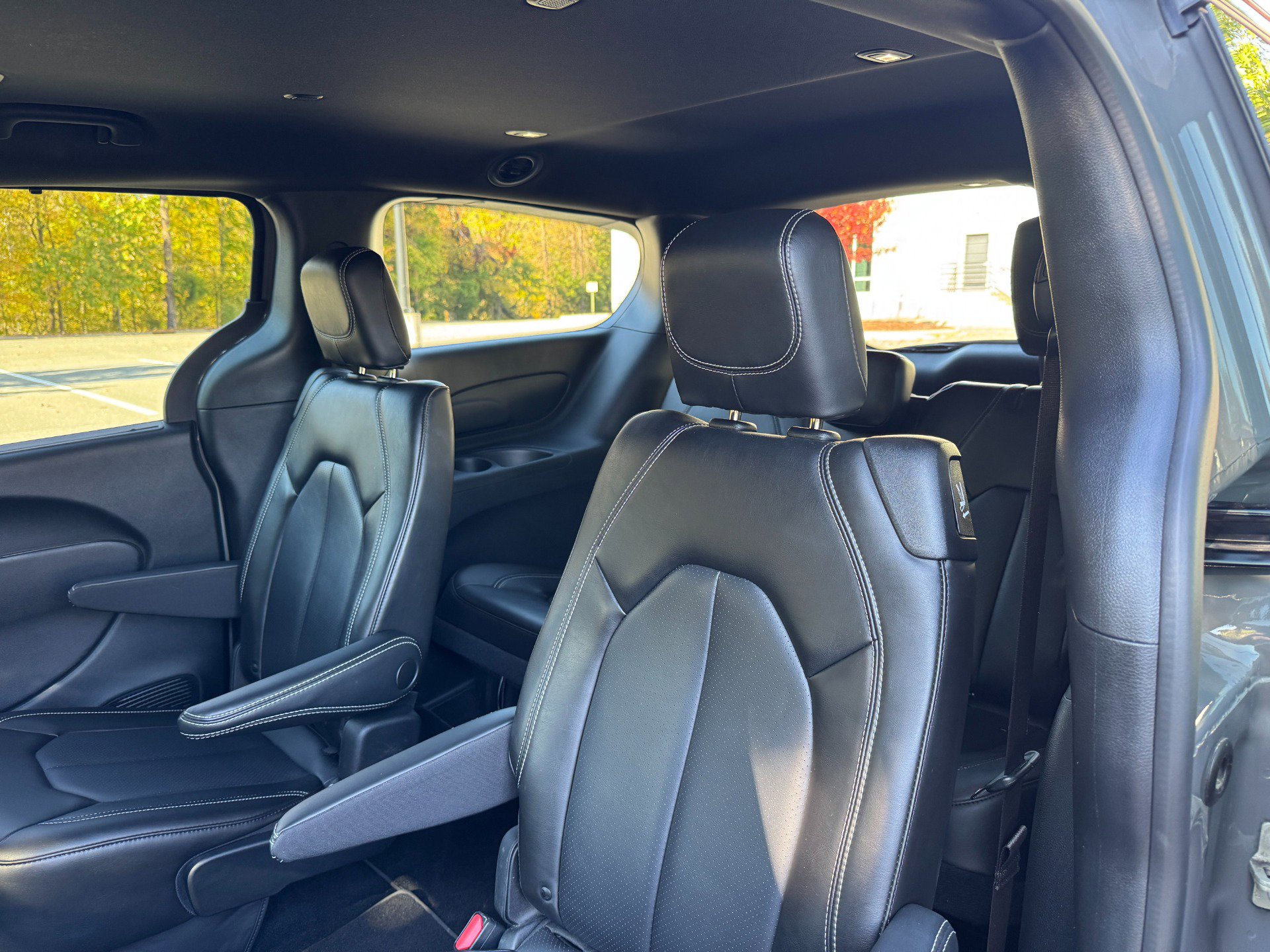 Used 2023 Chrysler Pacifica Touring-L w/ S Appearance Package image 40