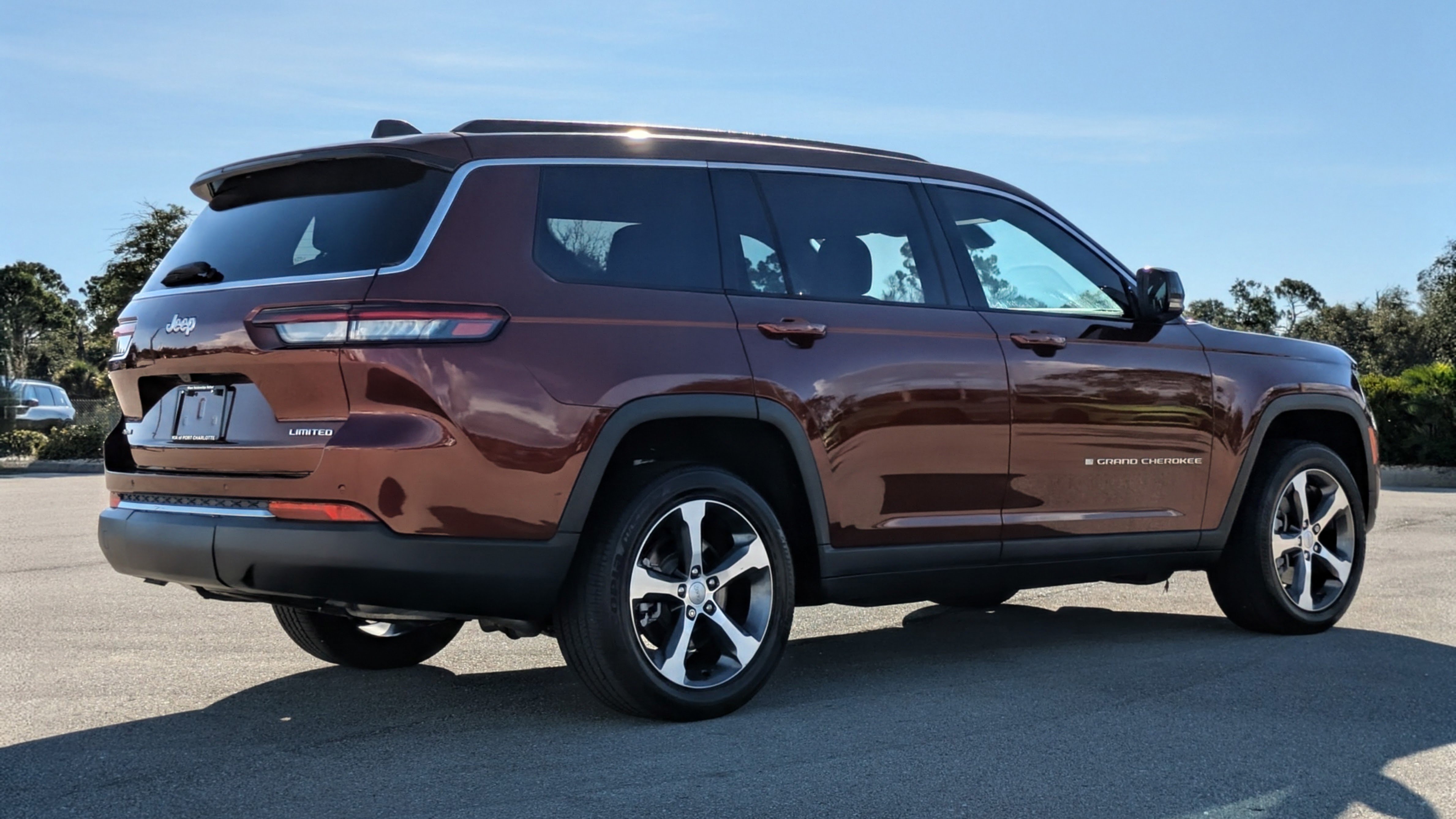 Used 2025 Jeep Grand Cherokee L Limited w/ Trailer Tow Package AWD/4WD image 4