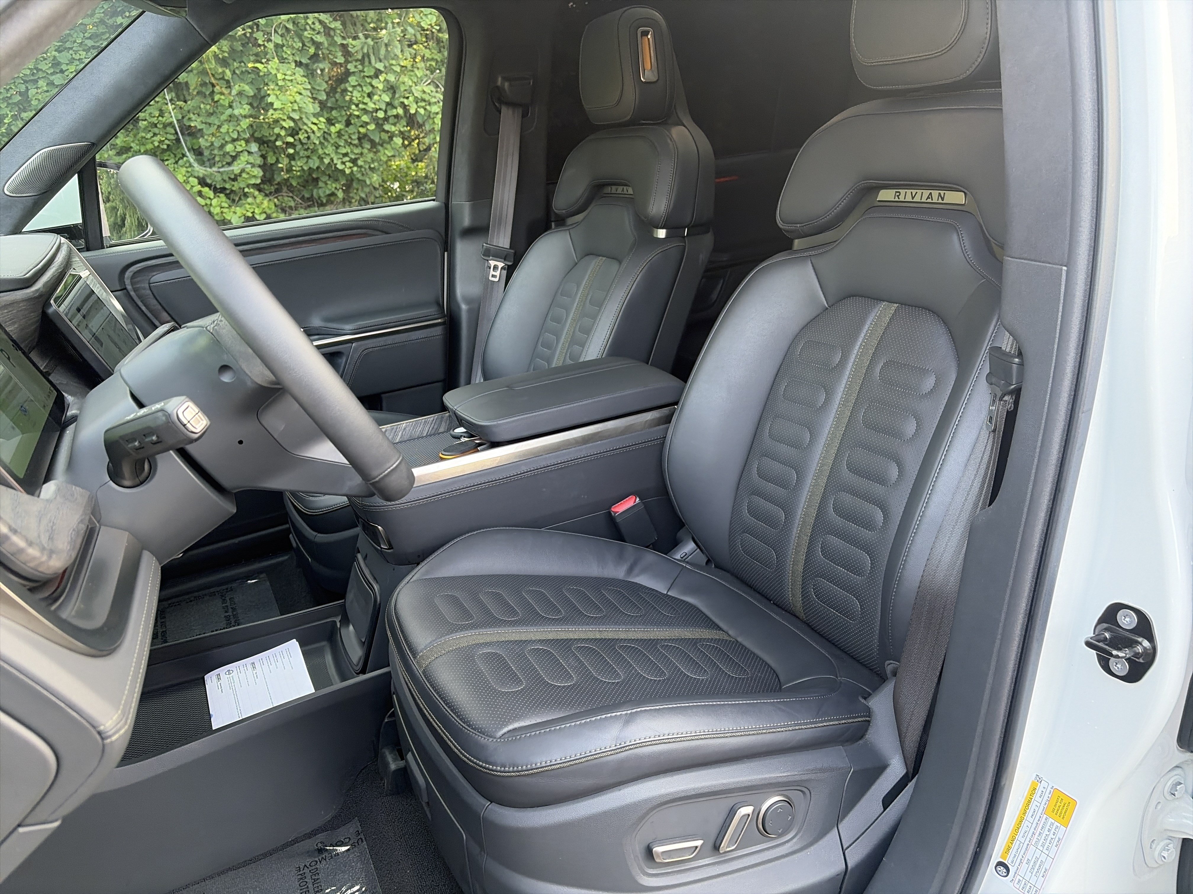 Used 2022 Rivian R1S Launch Edition AWD/4WD image 22