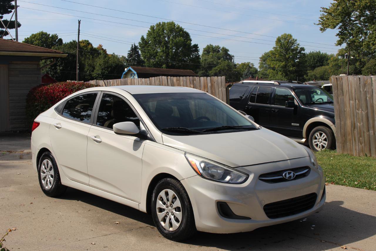 Used 2016 Hyundai Accent SE image 3