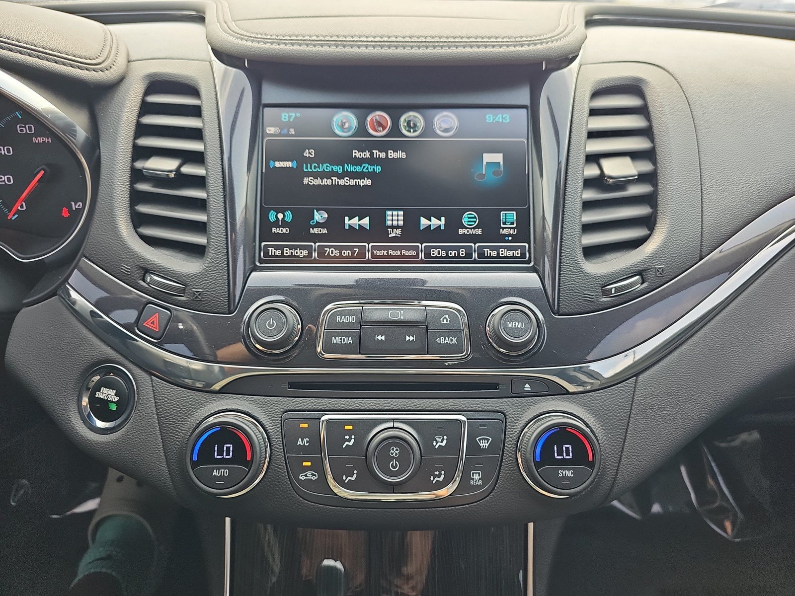 Used 2018 Chevrolet Impala Premier w/ Premier Convenience Package FWD image 17