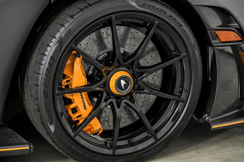 Used 2019 McLaren Senna RWD image 21