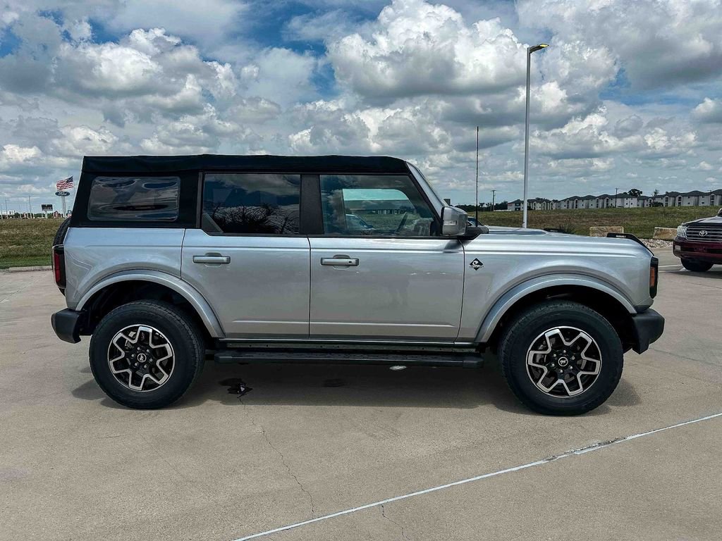 Used 2023 Ford Bronco Outer Banks AWD/4WD image 2