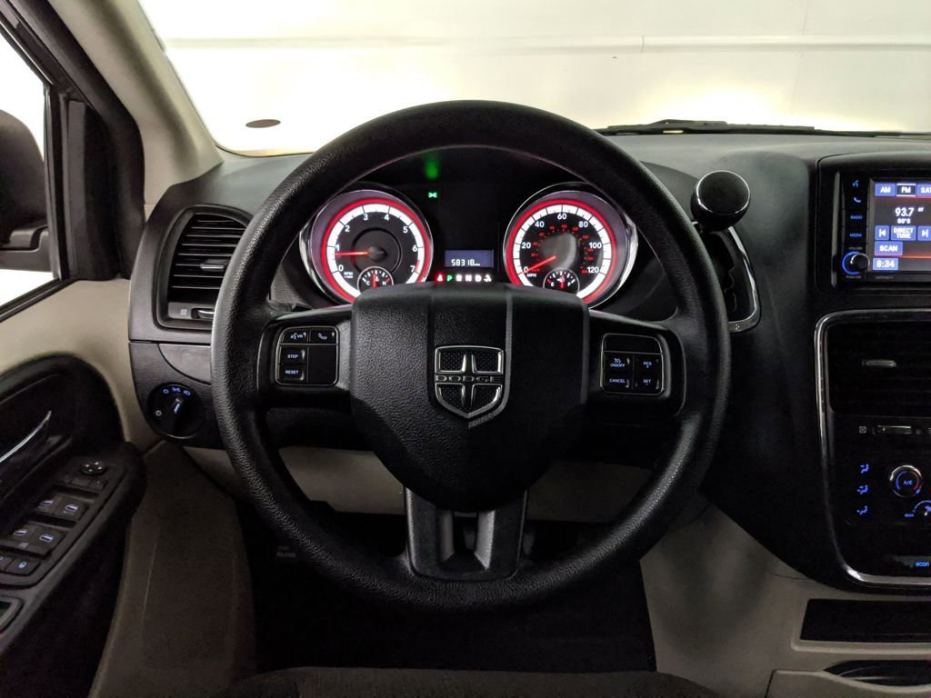 Used 2018 Dodge Grand Caravan SE w/ UConnect Hands-Free Group image 9