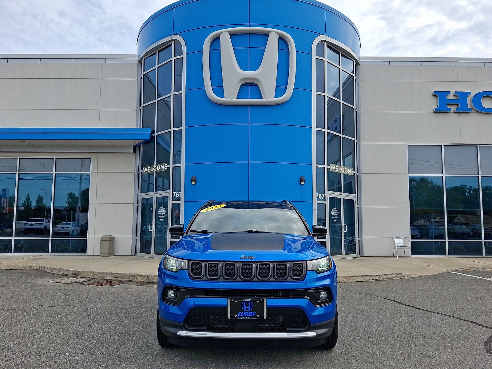 Used 2023 Jeep Compass Limited w/ Elite Group AWD/4WD image 2