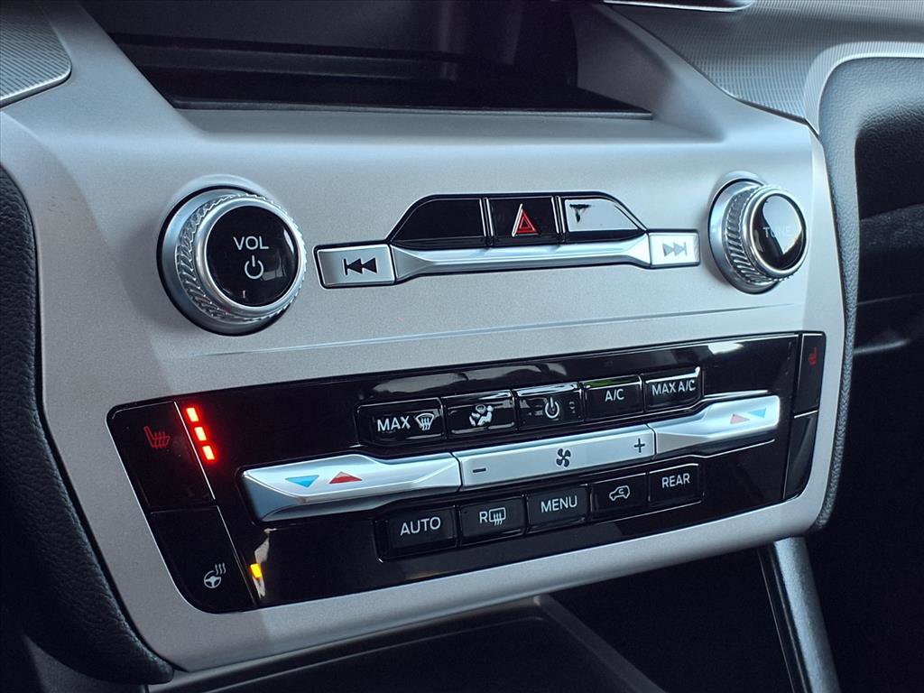 Used 2023 Ford Explorer XLT w/ Equipment Group 202A image 13