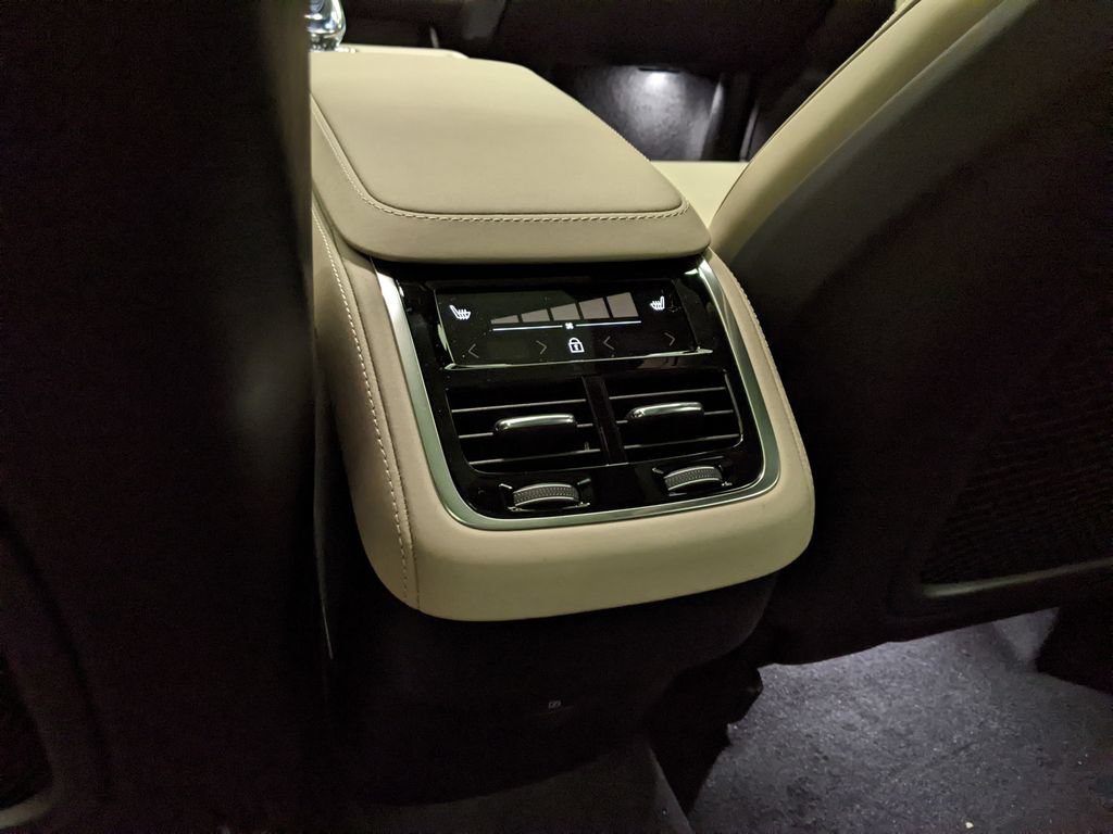 New 2026 Volvo XC90 B5 Plus AWD/4WD image 24