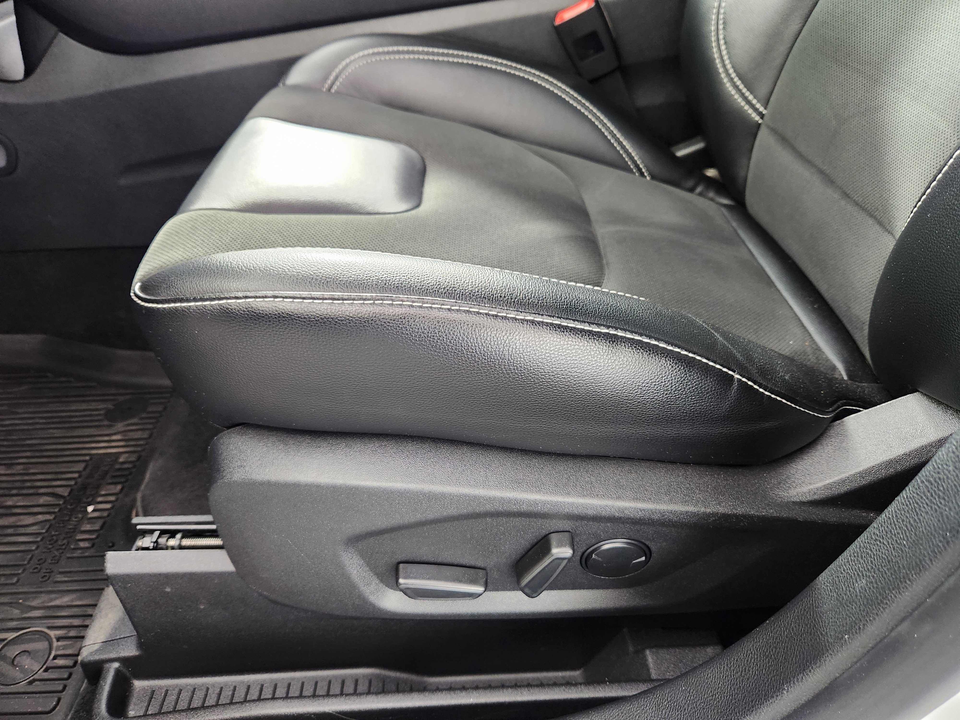 Used 2023 Ford Edge ST image 12