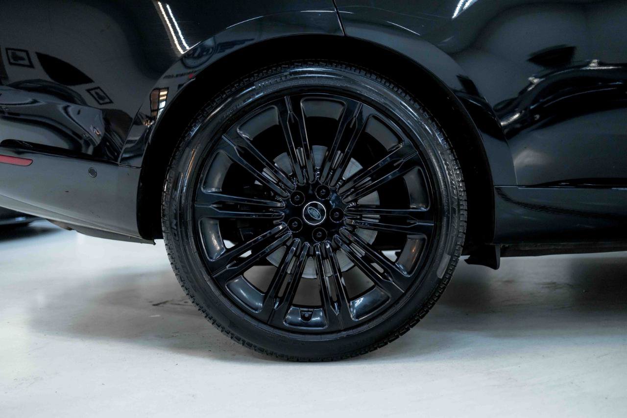 Used 2025 Land Rover Range Rover SE image 35