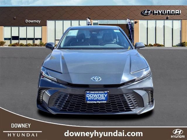 Used 2025 Toyota Camry SE image 2