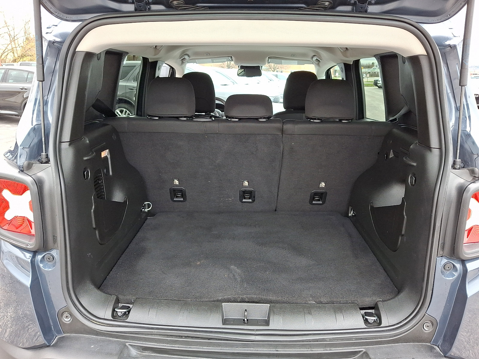 Used 2023 Jeep Renegade Trailhawk image 32