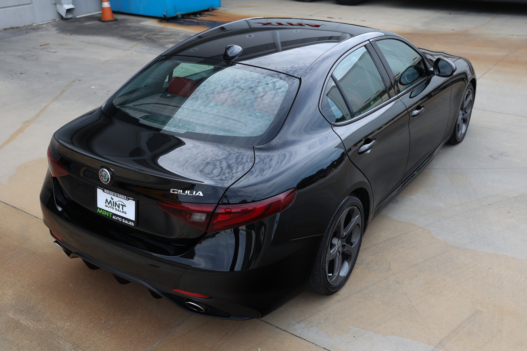 Used 2019 Alfa Romeo Giulia w/ Quick Order Package 22K Sport RWD image 15
