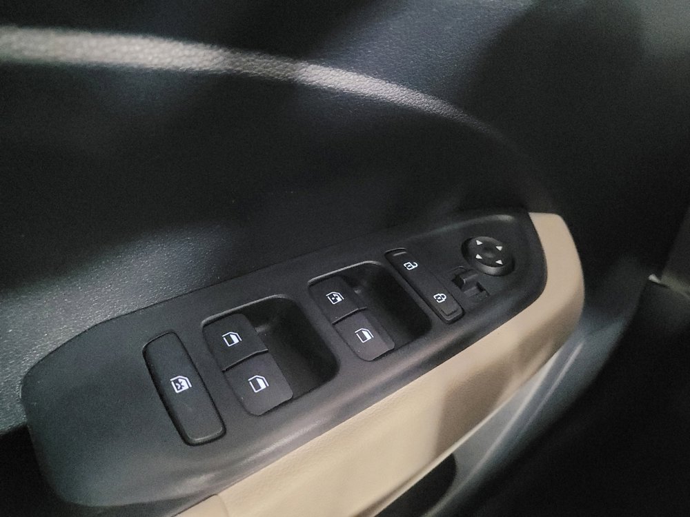 Used 2021 Hyundai Venue w/ Cargo Package FWD image 27