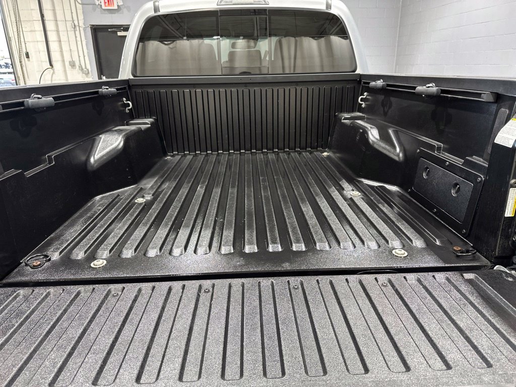 Used 2022 Toyota Tacoma SR5 AWD/4WD image 15
