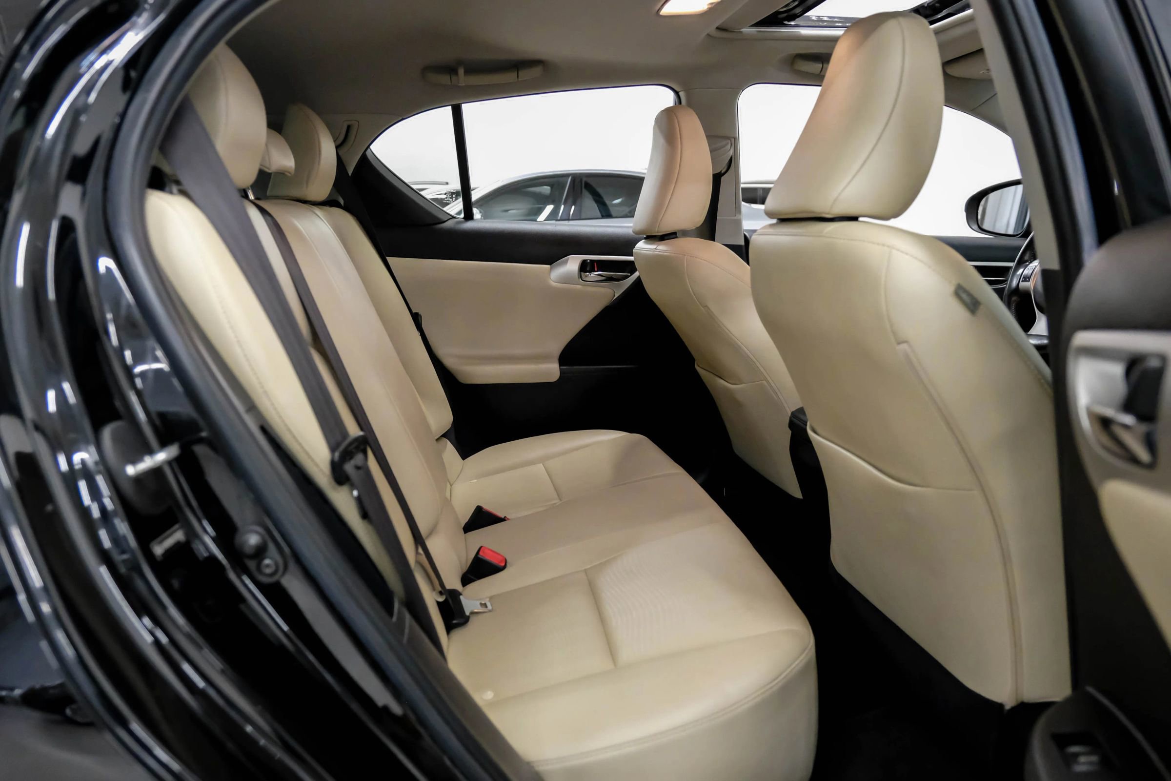 Used 2012 Lexus CT 200h Premium image 39