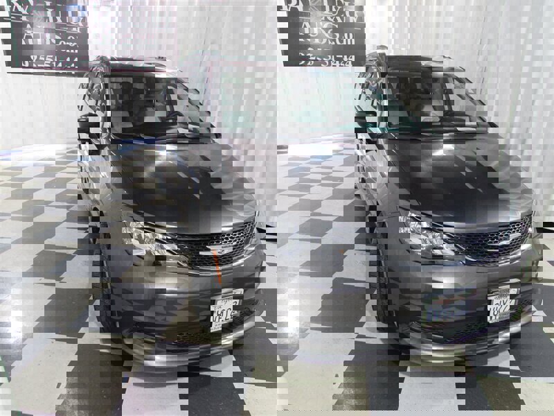 Used 2021 Chrysler Voyager Lxi image 26