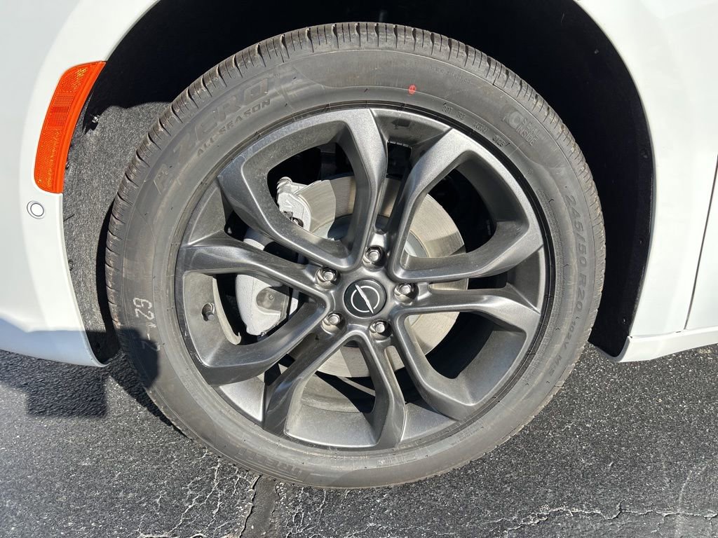 New 2026 Chrysler Pacifica Select AWD/4WD image 4