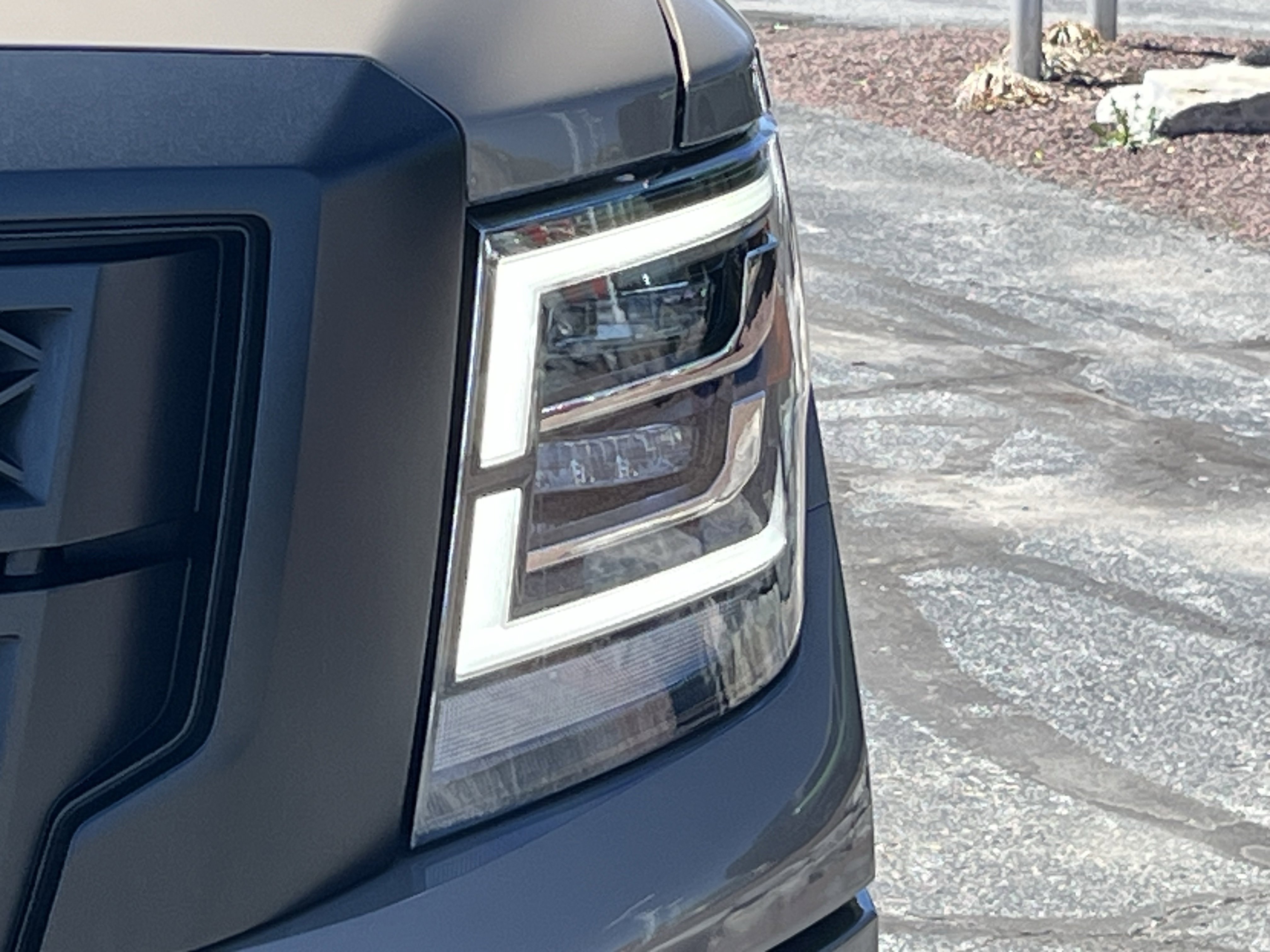 Used 2023 Nissan Titan PRO-4X w/ Pro-4x Convenience Package AWD/4WD image 10