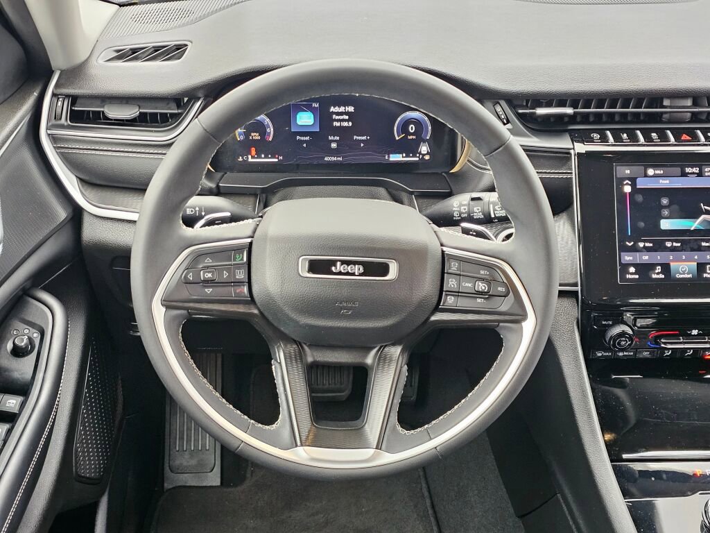 Used 2023 Jeep Grand Cherokee L Laredo image 15