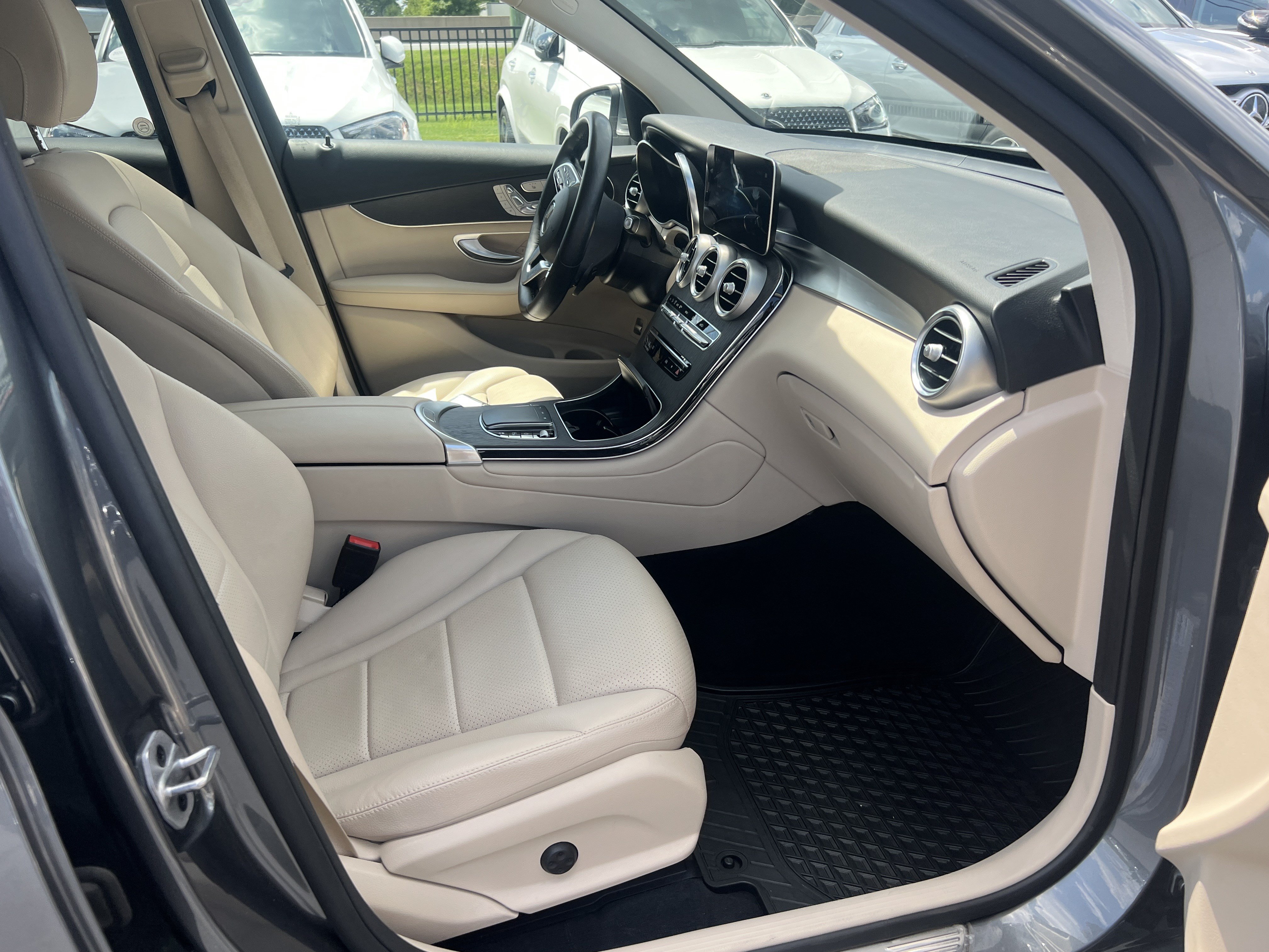 Certified 2022 Mercedes-Benz GLC 300 image 35