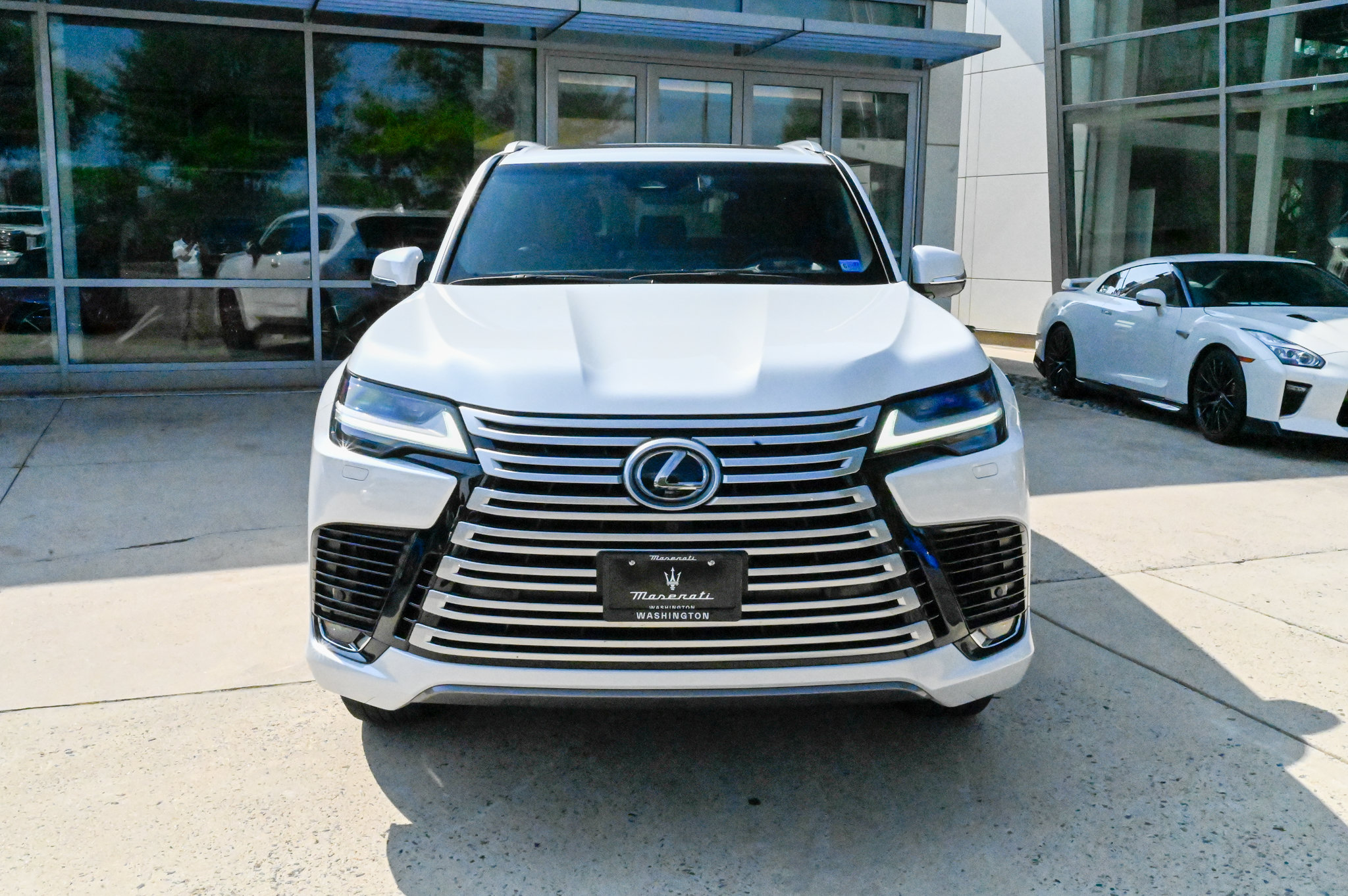 Used 2025 Lexus LX 600 4WD w/ Accessory Package (2T) image 2