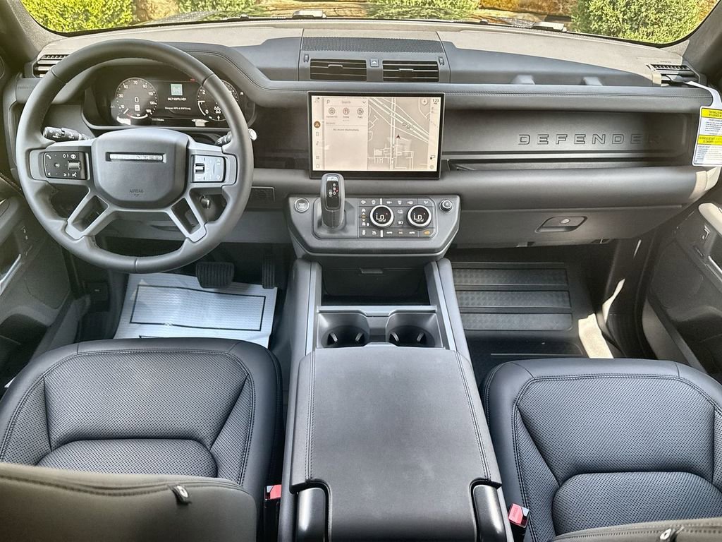 Used 2025 Land Rover Defender 110 S image 9