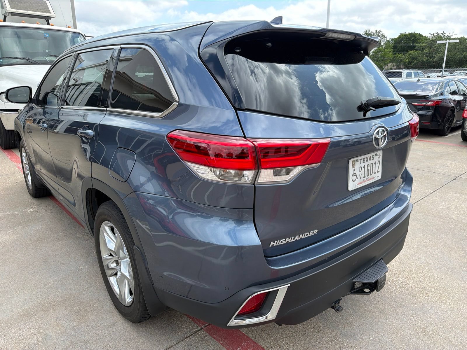 Used 2019 Toyota Highlander Limited FWD image 5