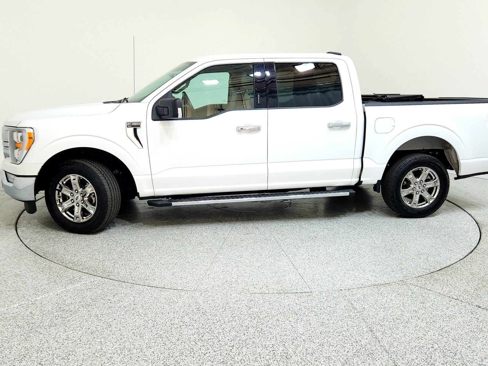 Used 2021 Ford F150 Lariat image 2